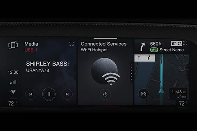 La pantalla táctil de Uconnect en un Alfa Romeo Stelvio 2026, en la que se exhibe una selección de música, el punto de acceso Wi-Fi y el mapa de navegación.