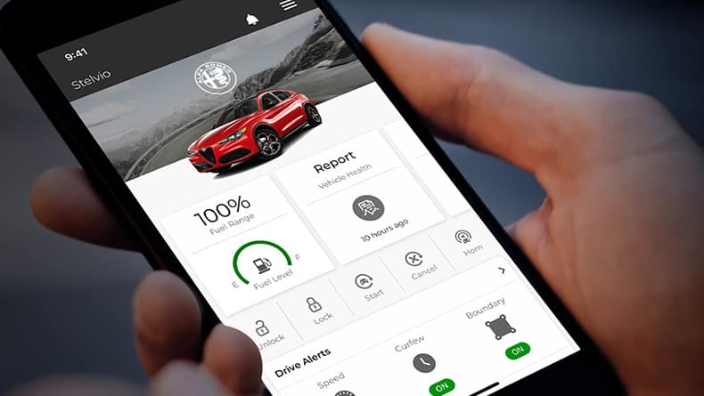 Un smartphone que exhibe una página de la aplicación Alfa Connect.